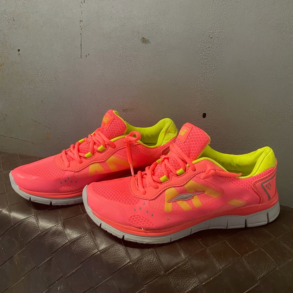 Avia Neon Pink Women's Athletic Trainers with Yellow Accents